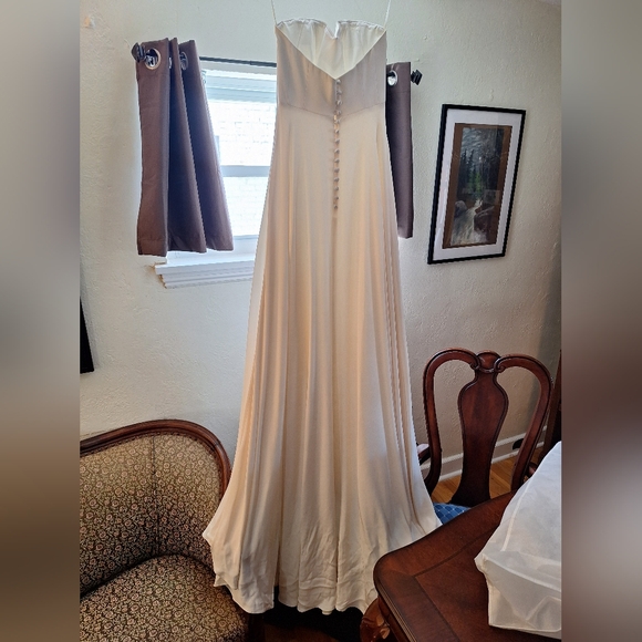 Sassi Holford Cream Strapless Wedding Dress - Picture 3 of 11